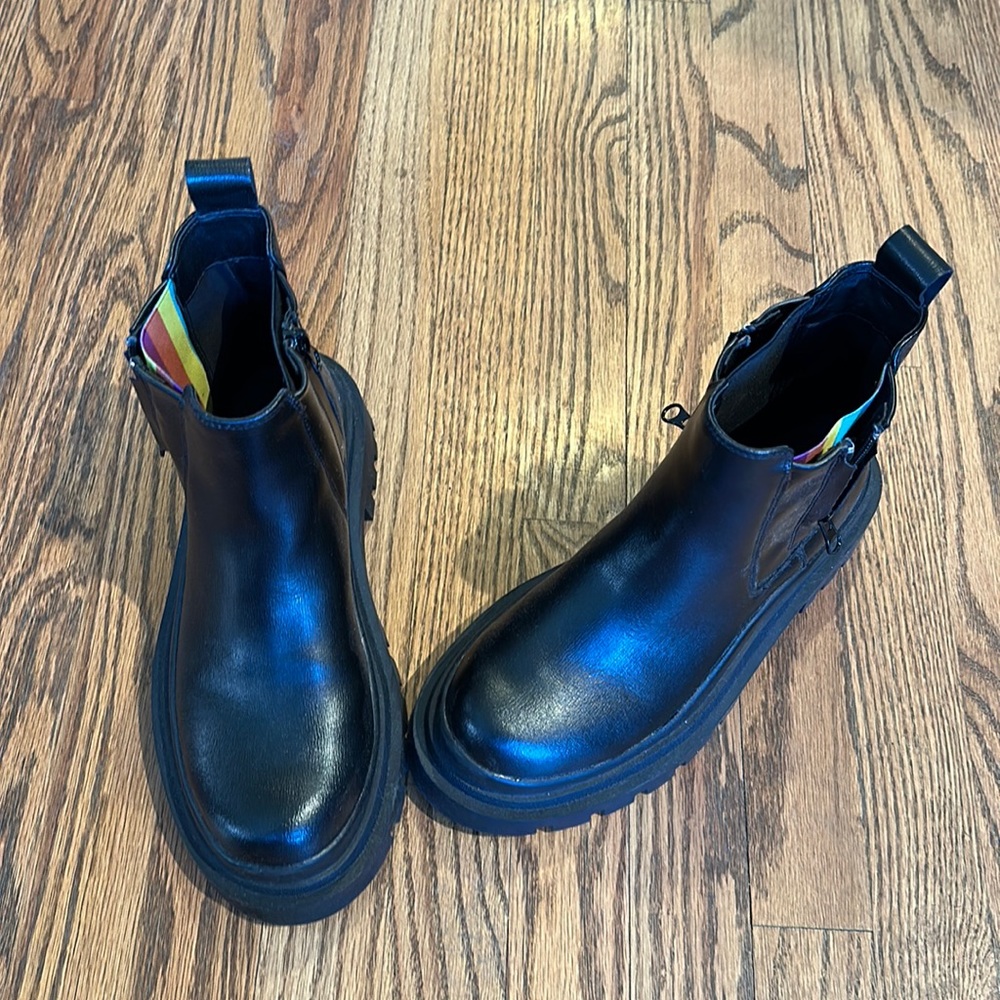 New Kurt Geiger black leather bootie Sz 39